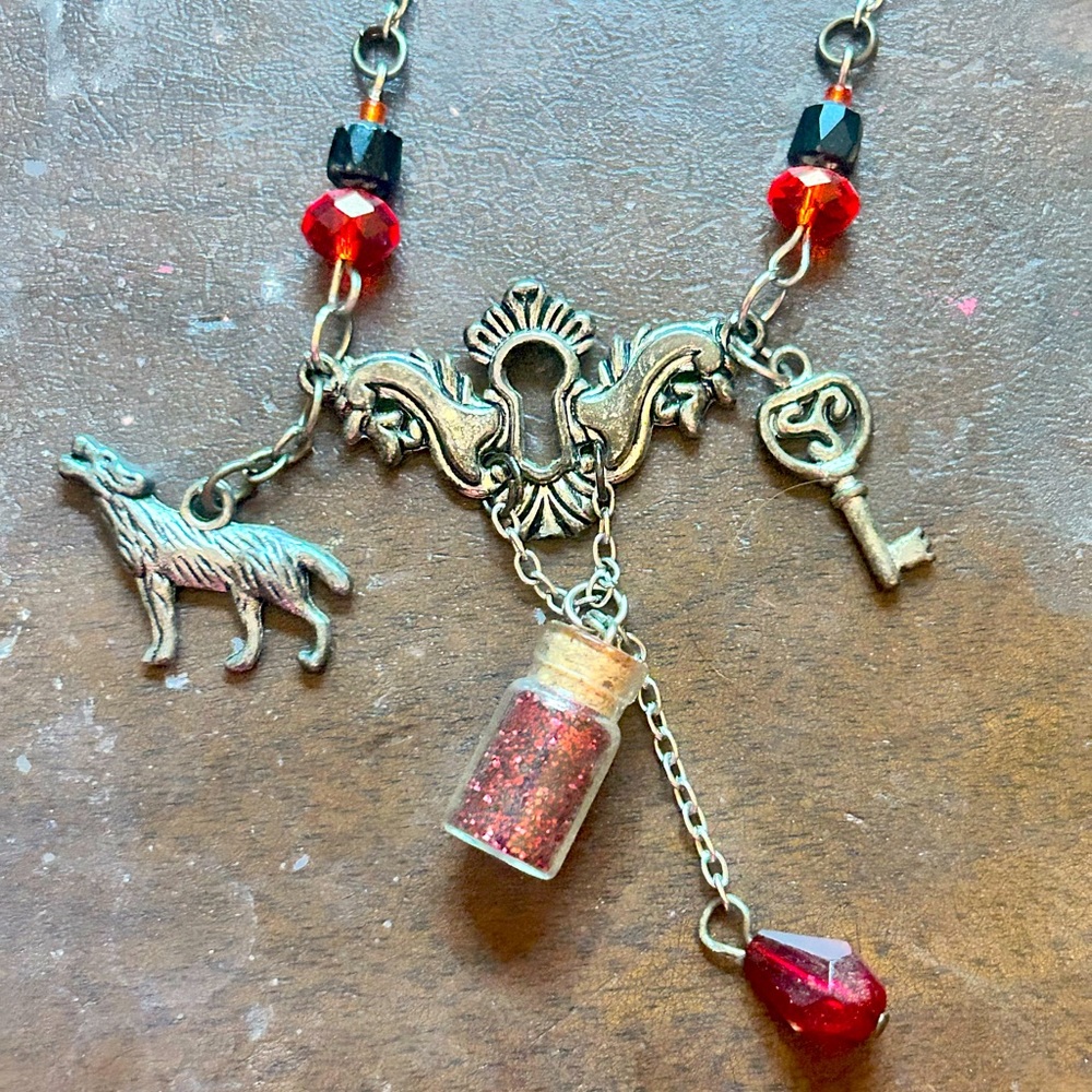 Costume necklace